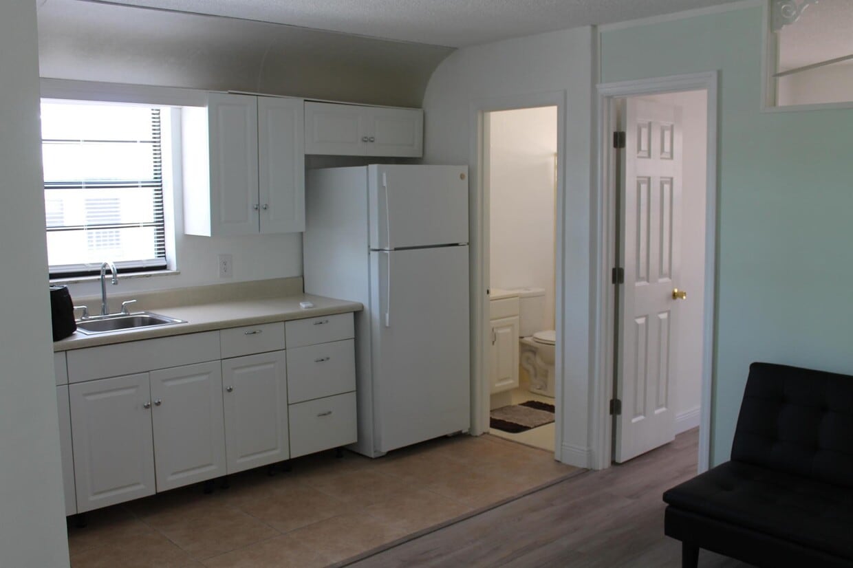 Primary Photo - 1021 SE Monterey Road Unit 31