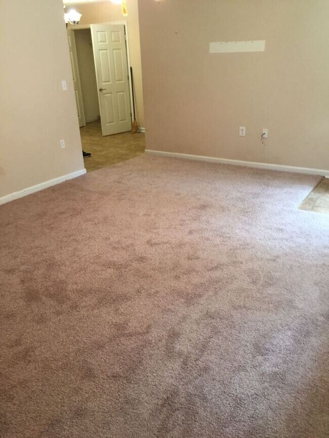 Foto del edificio - 4Bedrooms In Oak Park Subdivision In Quinc...