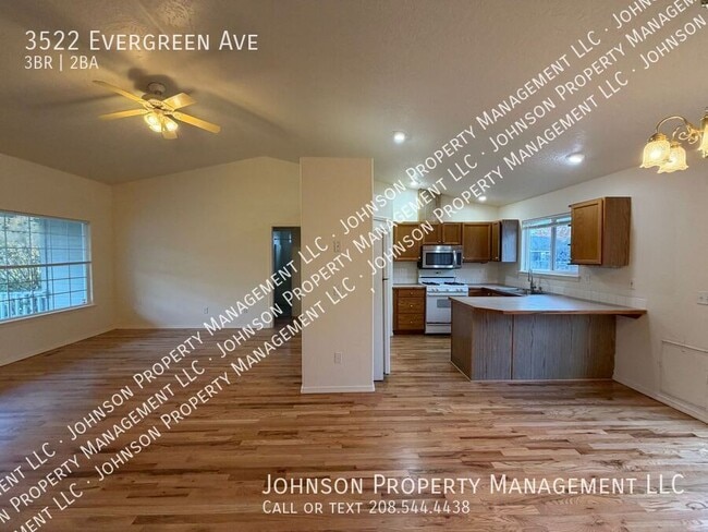 Foto del edificio - 3522 Evergreen Ave