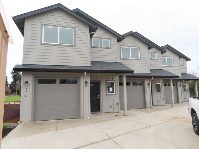 Building Photo - 2514 Justine Ln