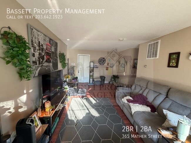 Building Photo - 365 Mather St