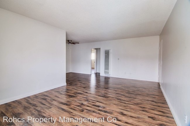 Foto del edificio - 8330 Willis Ave