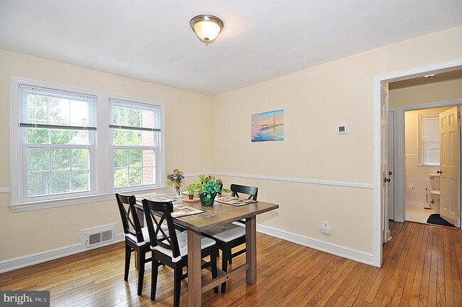Foto del edificio - 2124 N Troy St