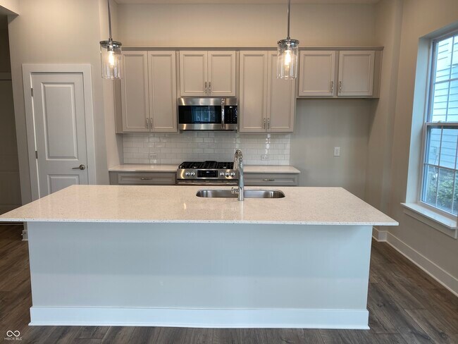 Foto del edificio - 1070 Valentine Ln