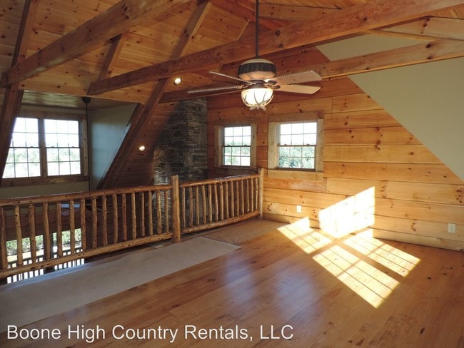 Building Photo - 3 br, 2.5 bath House - 200 Nit Noi Row