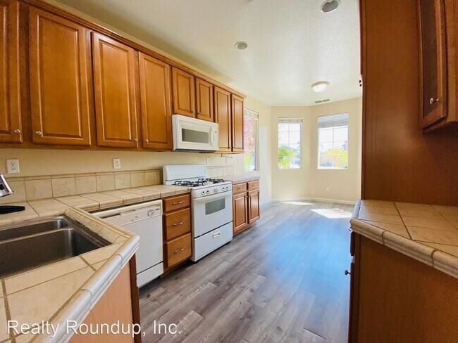 Building Photo - 3 br, 2 bath House - 8276 Confetti Ct