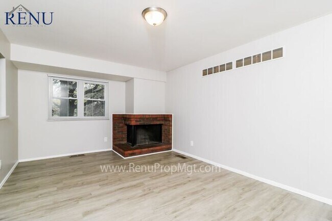 Foto del edificio - Available Now!