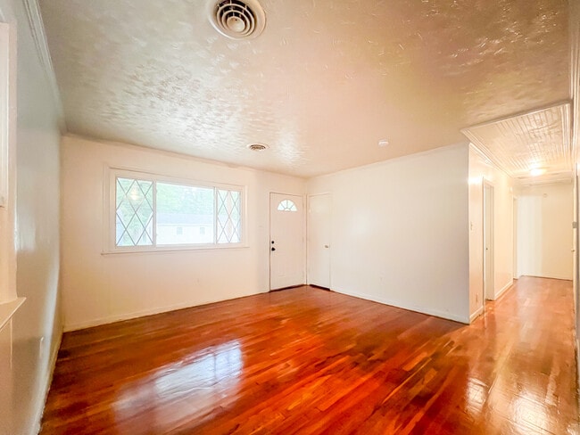Building Photo - 2303 Maclin Cir