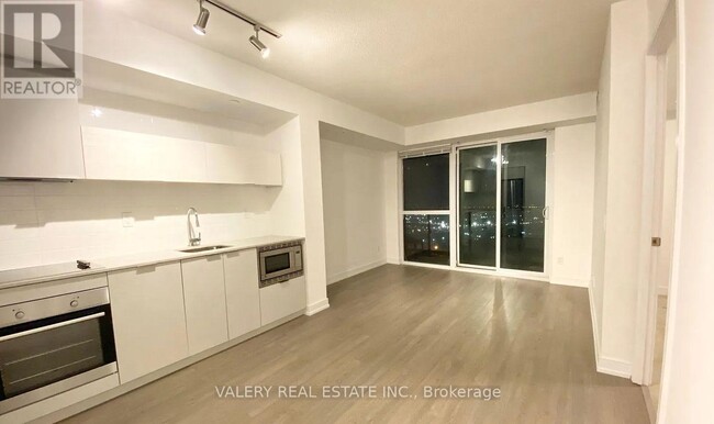 Building Photo - 20 Thomas Riley Rd