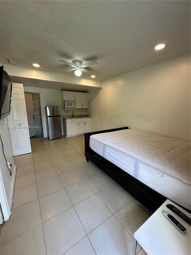 Foto del edificio - 11050 NW 28th St