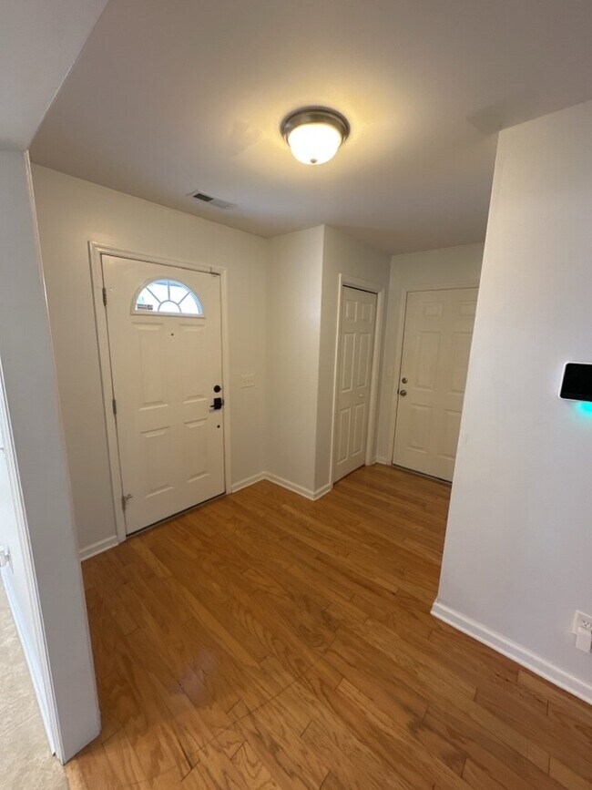 Foto del edificio - Beautiful 4 Bedroom, 2.5 Bath Home - 510 B...