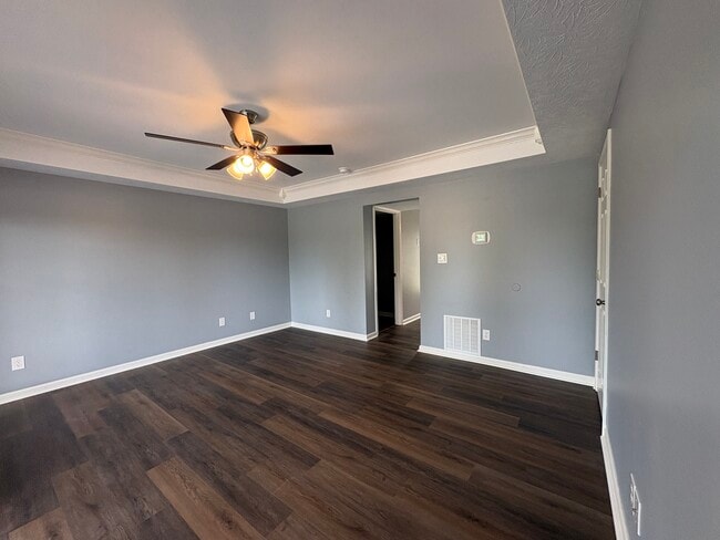 Building Photo - 114 Seven Oaks Dr