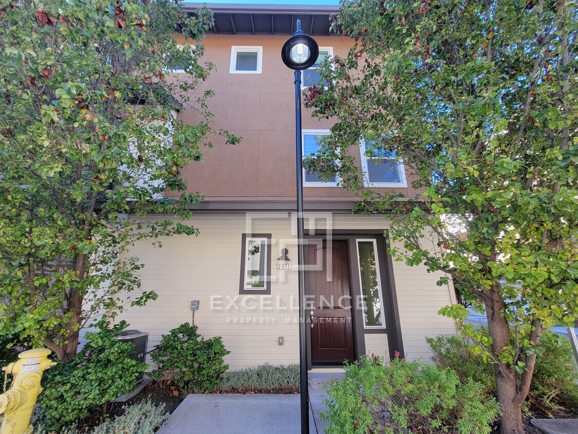 Primary Photo - 2571 Fairview Dr