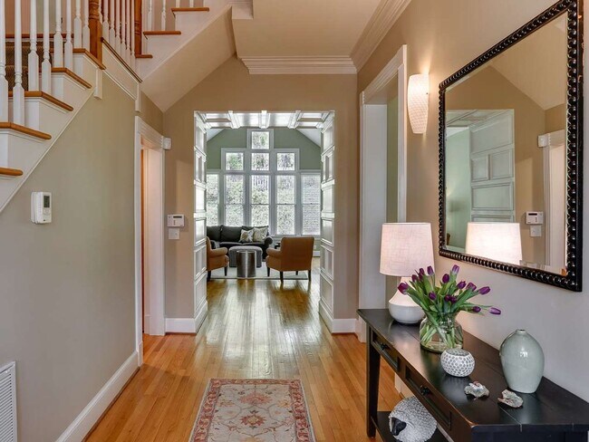 Foto del edificio - Available early August! Gorgeous 5 bedroom...