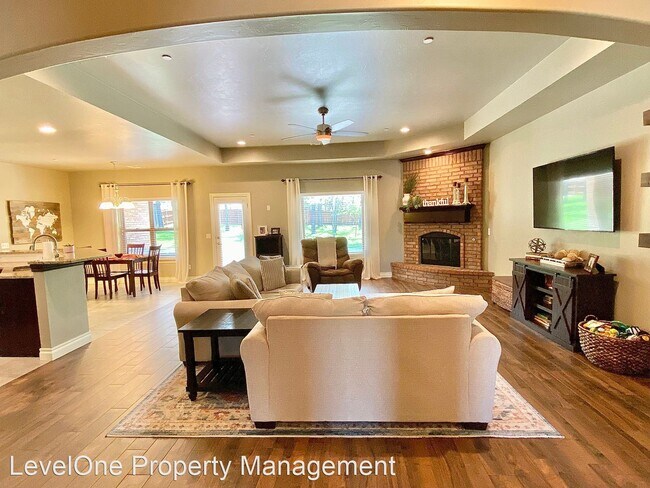 Building Photo - 4 br, 3 bath House - 15312 SE 58th Street