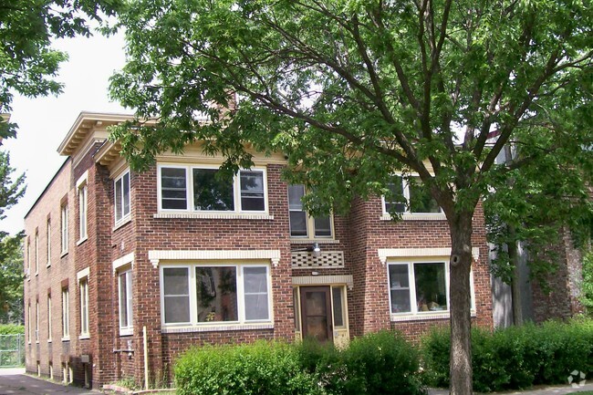 Building Photo - 2820 S Pleasant Ave