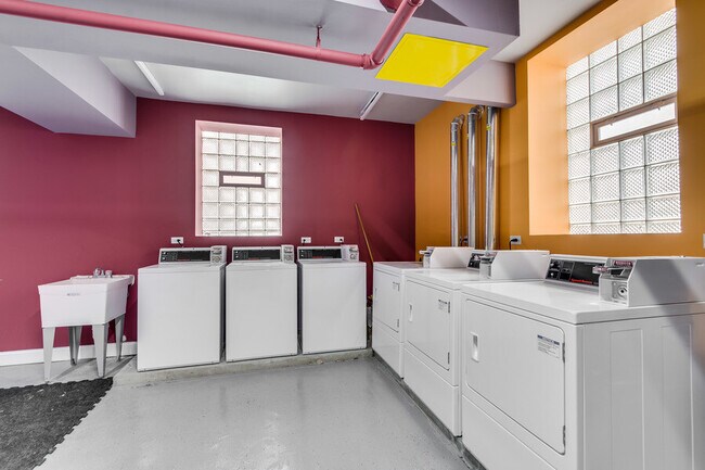 Foto del edificio - 836 E 53rd St