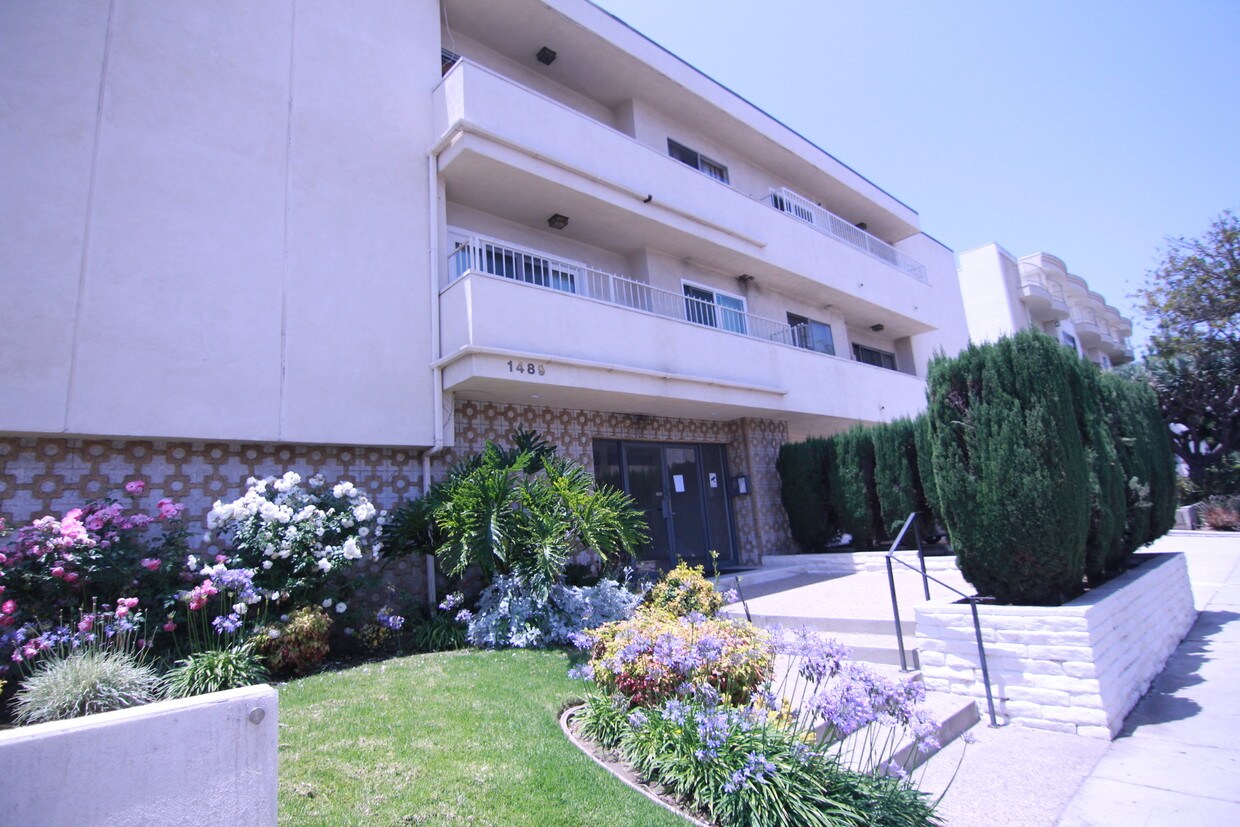 Foto principal - 1489 S Canfield Ave