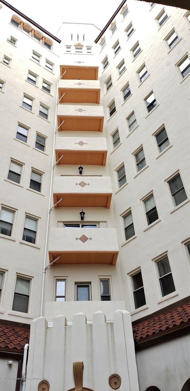 Building Photo - 400 Deal Lake Dr