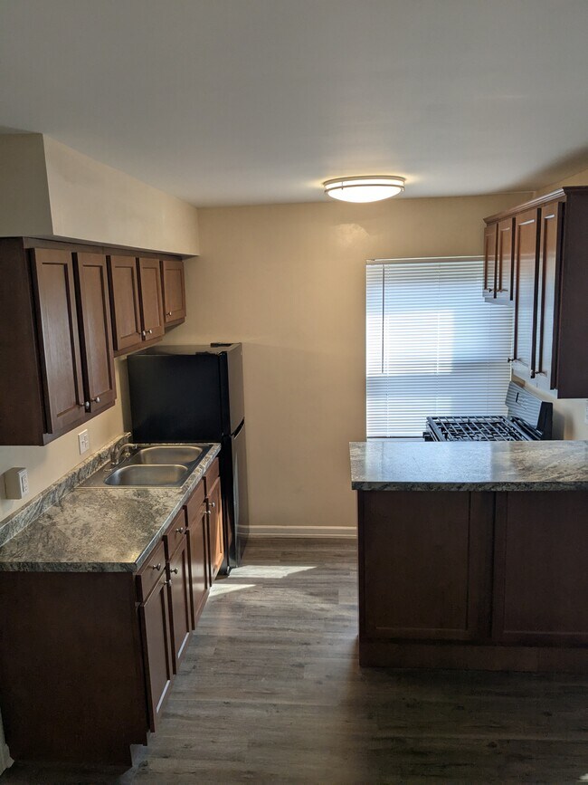 Foto del edificio - 6936 Murray Ave