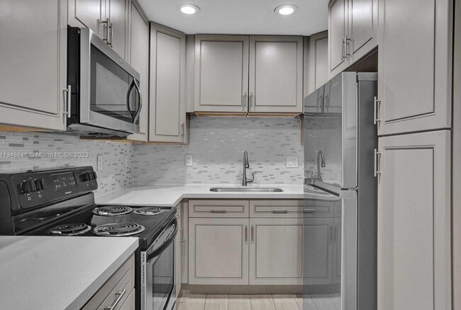 Foto del edificio - 930 N 14th Ct