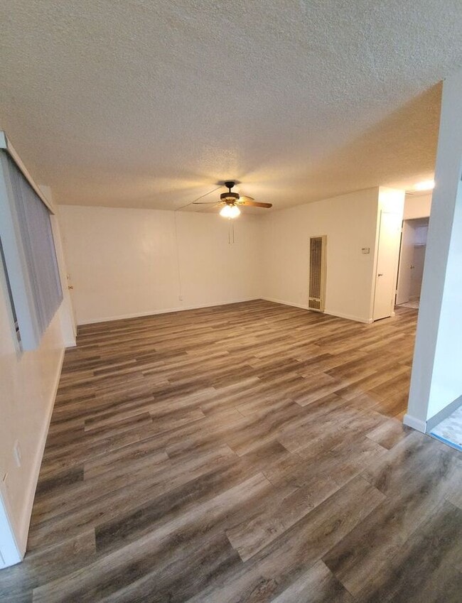 Building Photo - Summer Special!! 1 Month Free Rent!! Spacious La Mesa 2BR/1BA unit with BONUS room