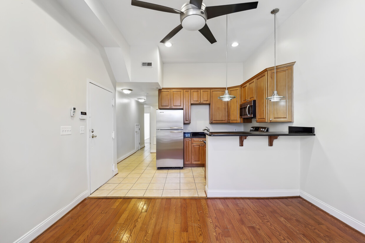 Primary Photo - 1006 N St NW