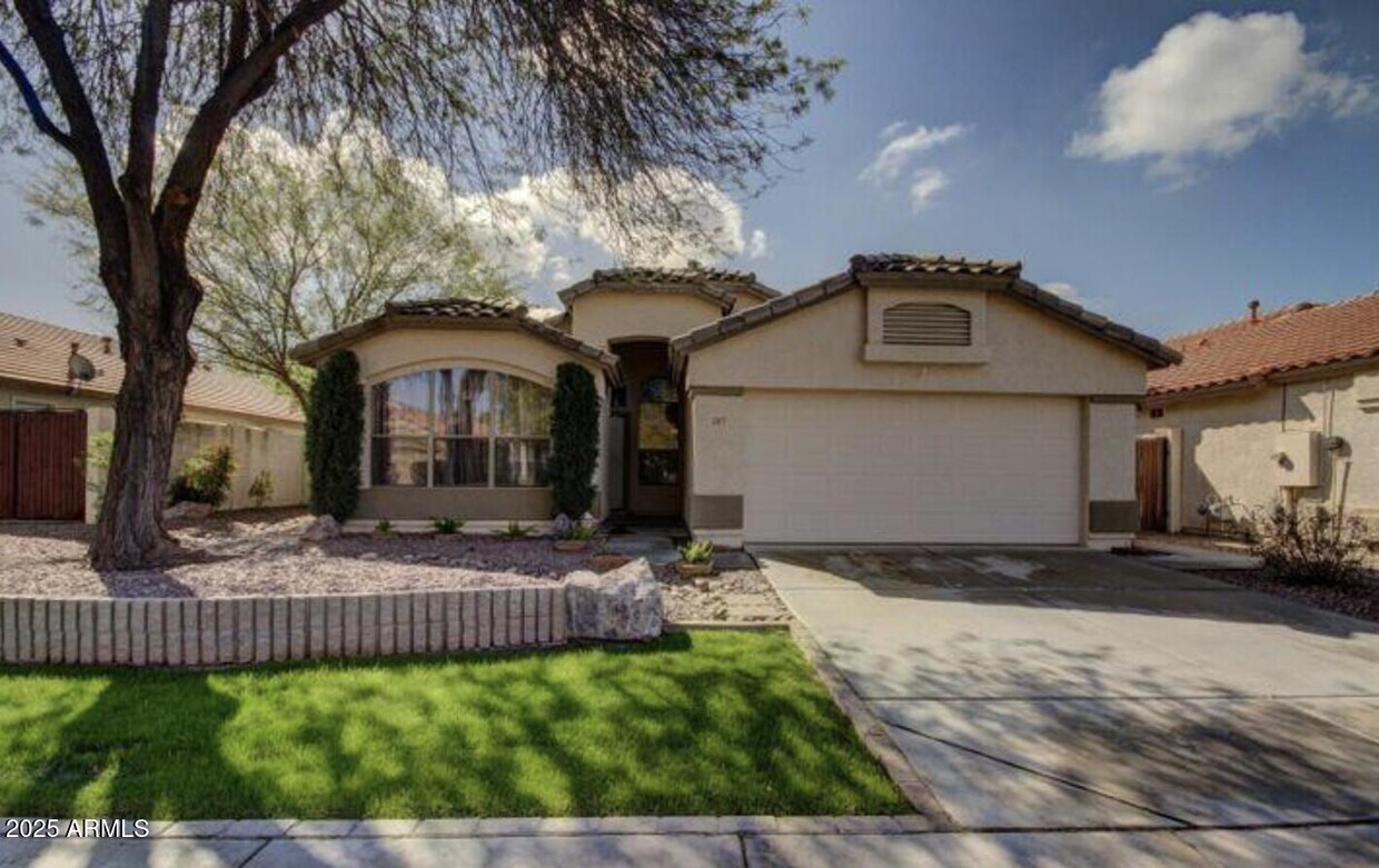 Foto principal - 12817 W Alvarado Rd