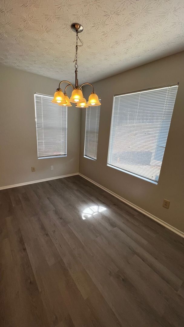 Building Photo - BEAUTIFUL & BRIGHT LARGE 3br/2.5ba LISTING...