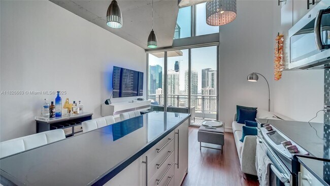 Foto del edificio - 690 SW 1st Ct
