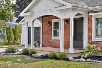 Building Photo - 35 Schuyler Dr