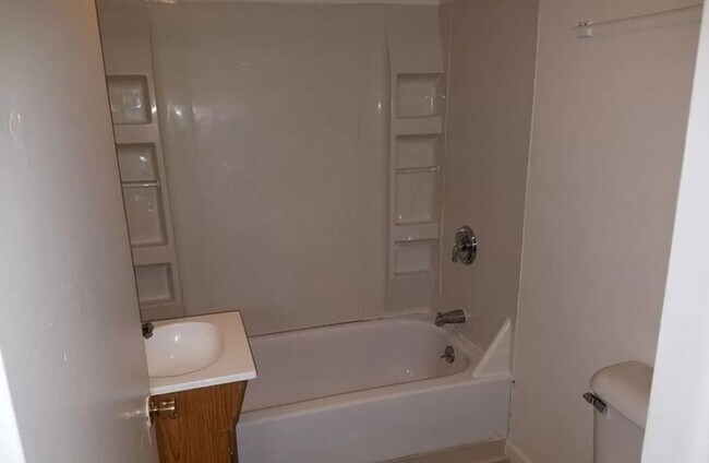Building Photo - Three Bedroom, One Bathroom Duplex Apartment
