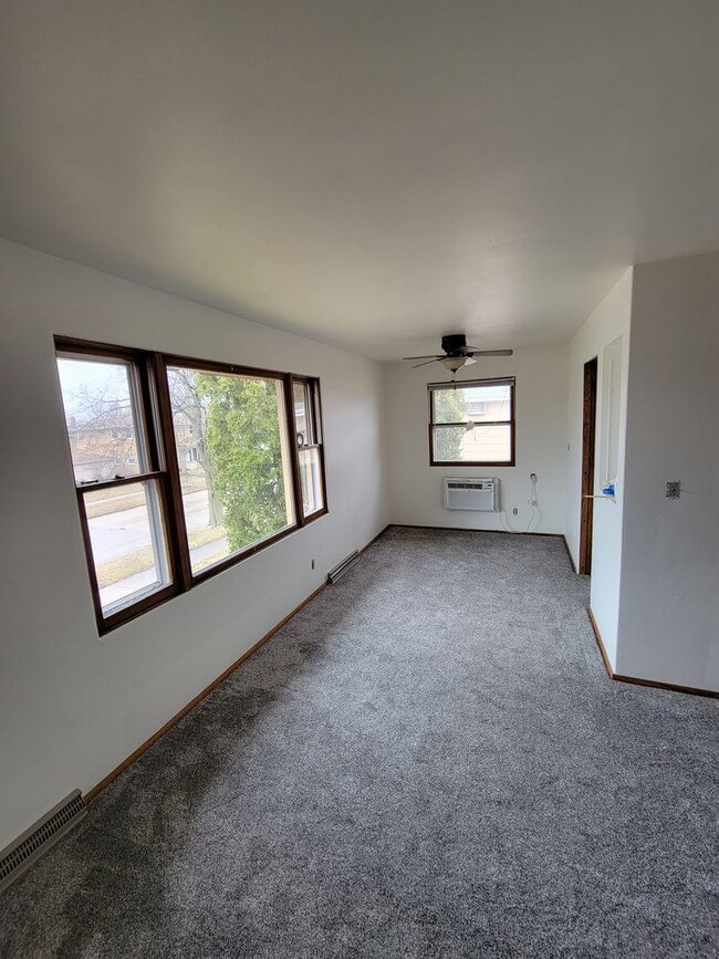 Foto del edificio - 1727 Silvercrest Dr