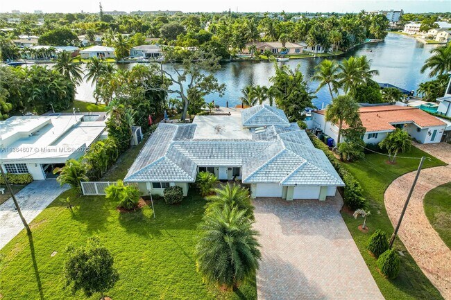 Building Photo - 2801 Coral Shores Dr