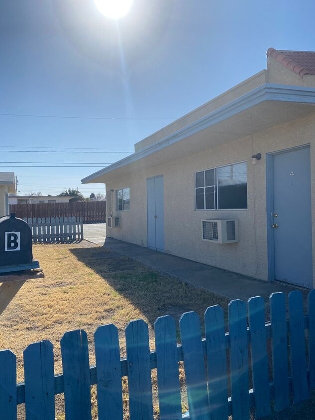 Primary Photo - 43 E Basic Rd
