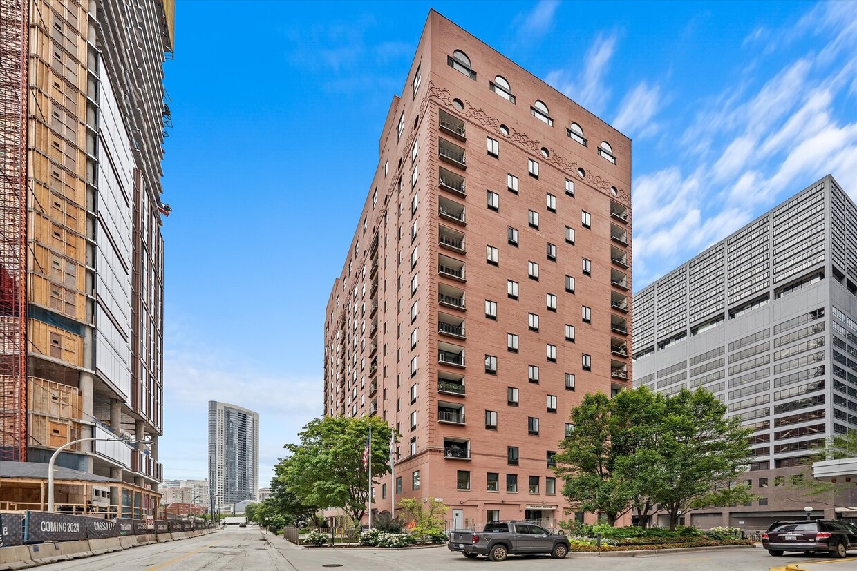 Primary Photo - 345 N Canal St