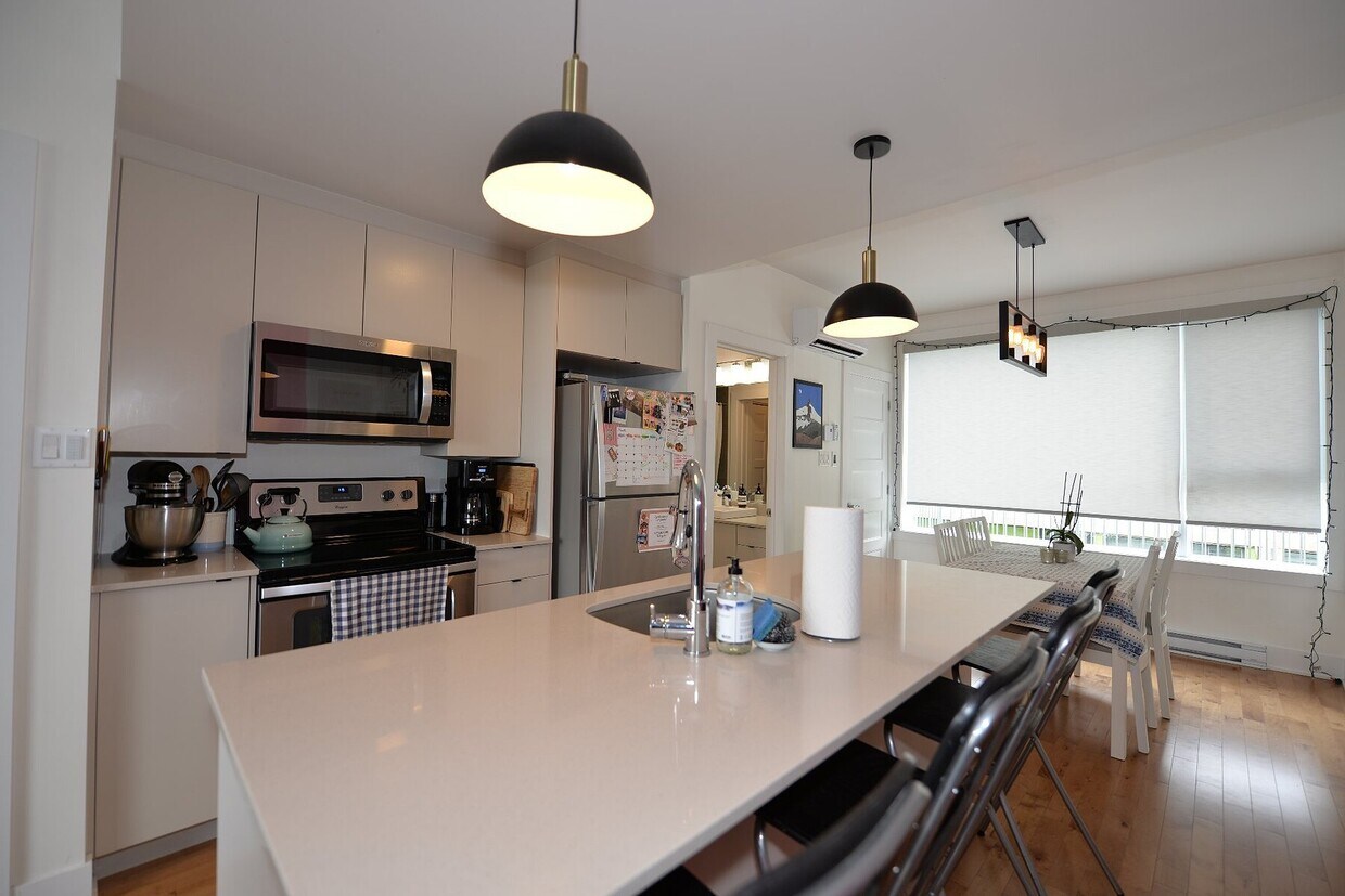 Primary Photo - 4312 Av. Papineau