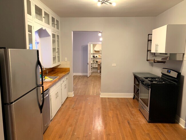 Building Photo - 1532 W Huisache Ave