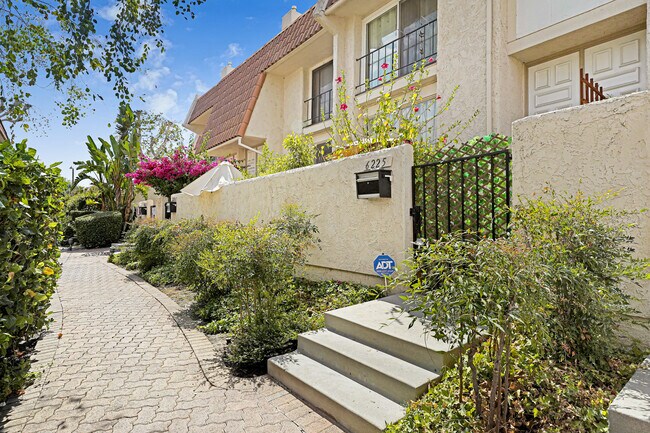 Foto del edificio - 6225 Nita Ave