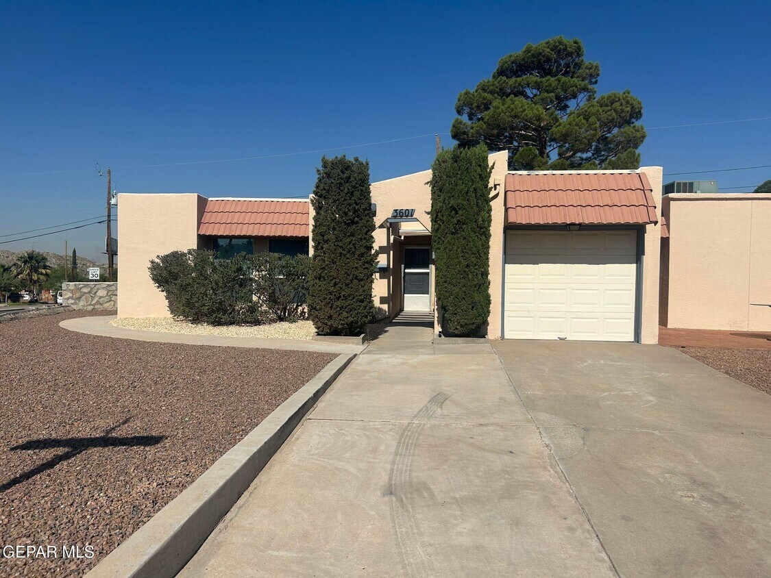 Foto principal - 3601 Okeefe Dr
