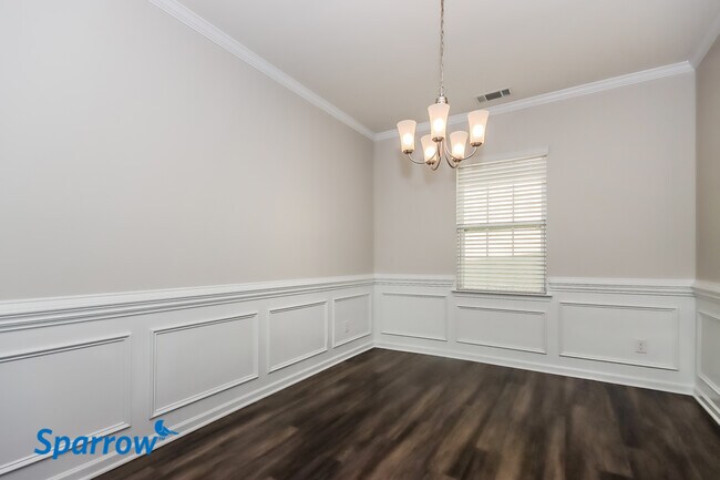 Building Photo - 190 Cromwell Drive N