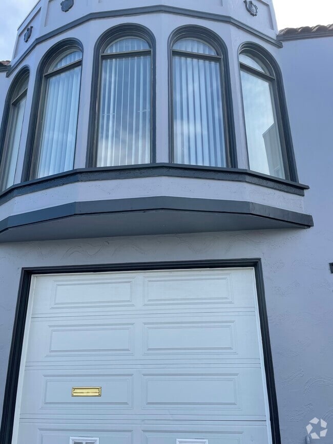 Geneva Terraces Houses for Rent with High Ceilings San Francisco, CA