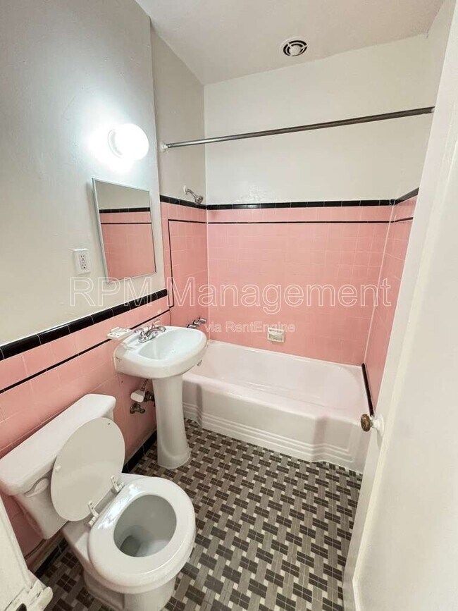 Foto del edificio - 611 Normandie Ave