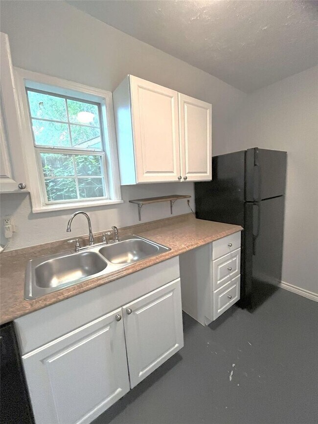 Building Photo - 1127 Walling St