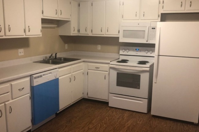 2 bedroom kitchen - 2202 W Pensacola St