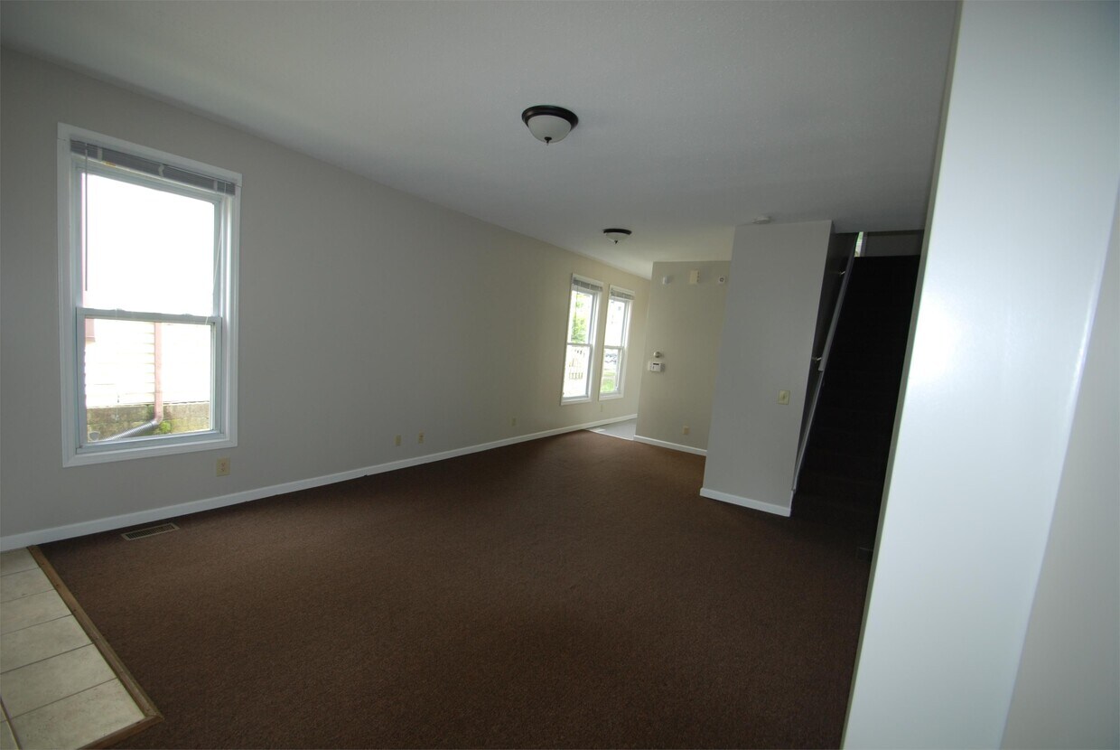 Foto principal - 59 W Maynard Ave