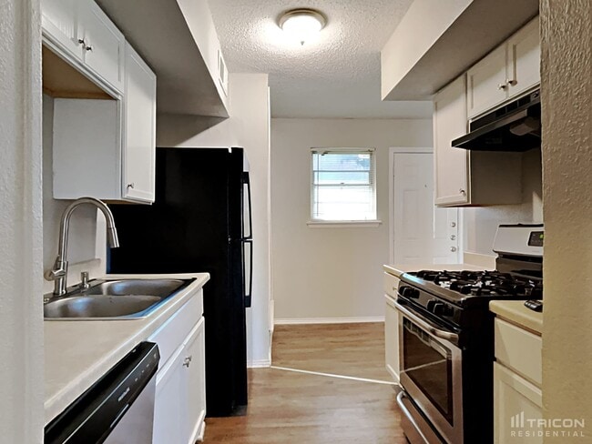Building Photo - 4443 Greenland Dr
