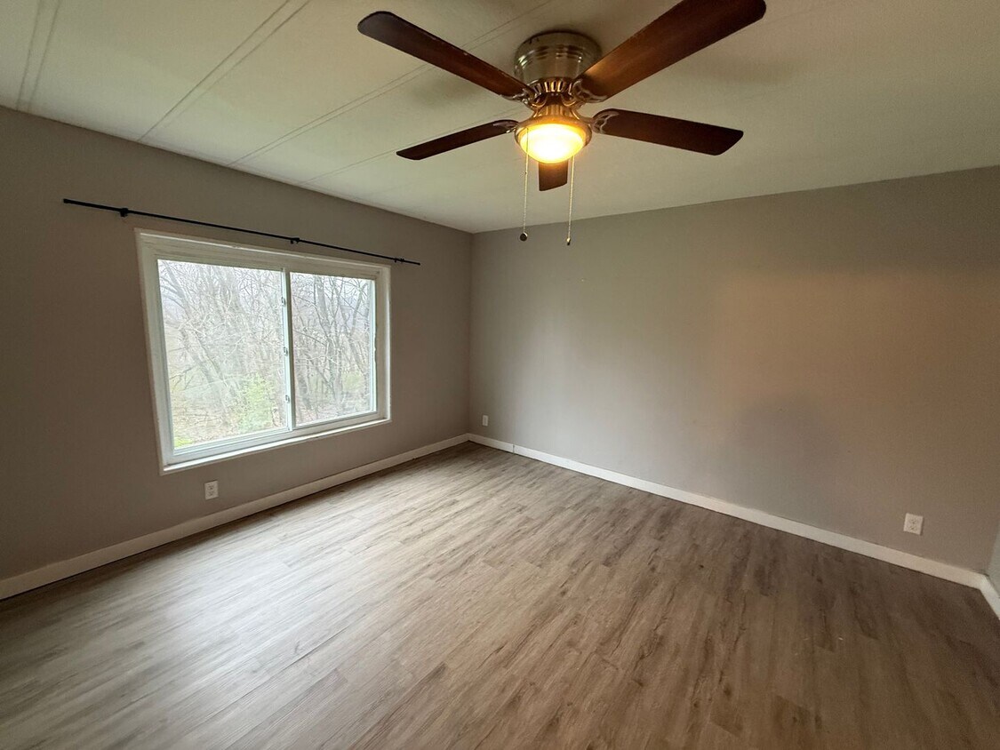 Foto del edificio - 4 Bedroom 2 Bath Home