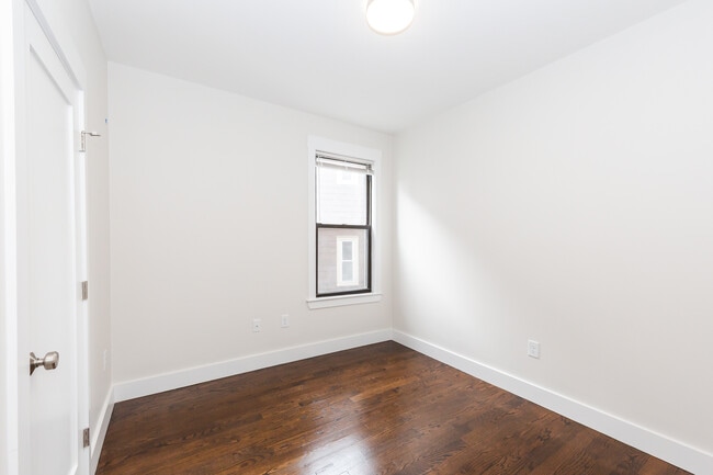 Building Photo - 22 Clary St