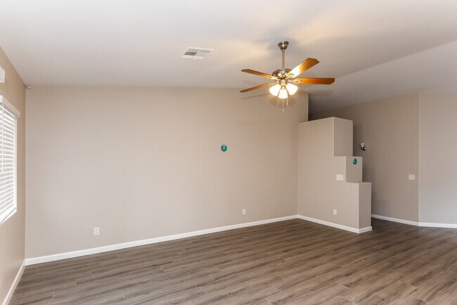 Foto del edificio - 1079 Featherwood Ave